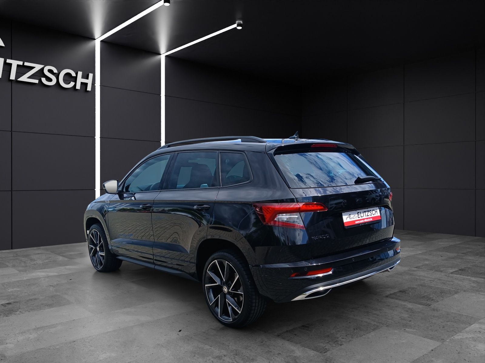 Fahrzeugabbildung SKODA Karoq TSI Sportline DSG LED AHK Navi ACC PDC SH
