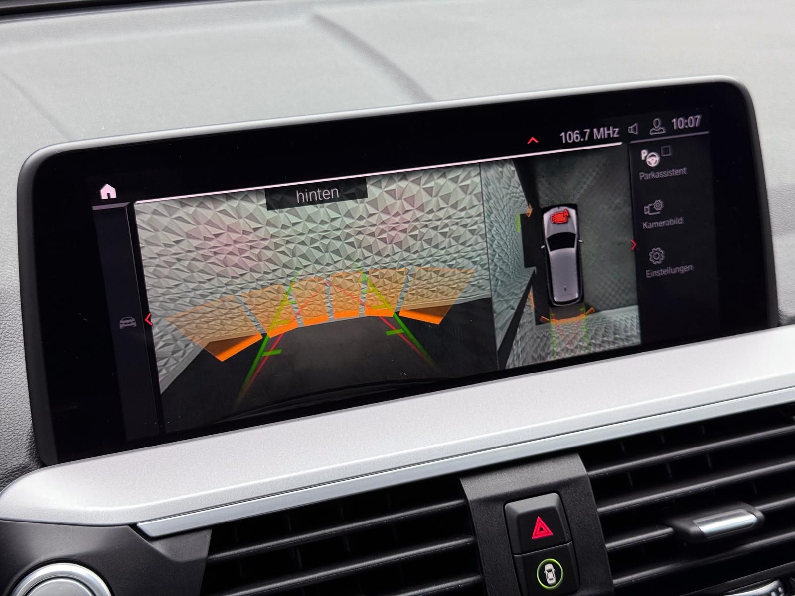 Fahrzeugabbildung BMW xDRIVE20i/ADVANTAGE/ACC/LED/LIVECP/HUD/KEYL/360°