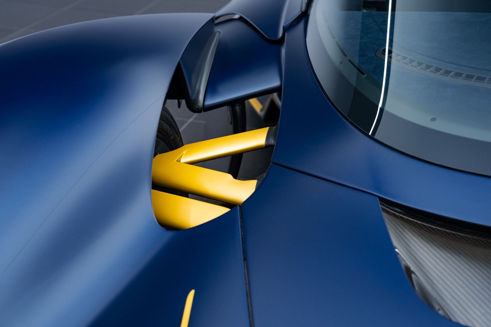 Fahrzeugabbildung Aston Martin Valkyrie /*1 of 150*/SERVICEPACK/FULL PPF