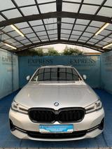 BMW 530 5 Touring 530 e - silberne BMW 530