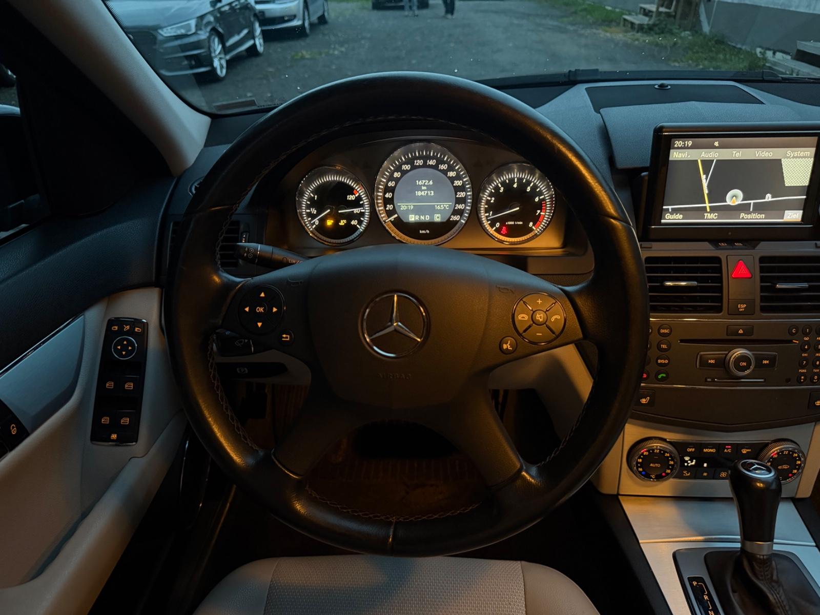 Mercedes-Benz C180 2009 — photo 21