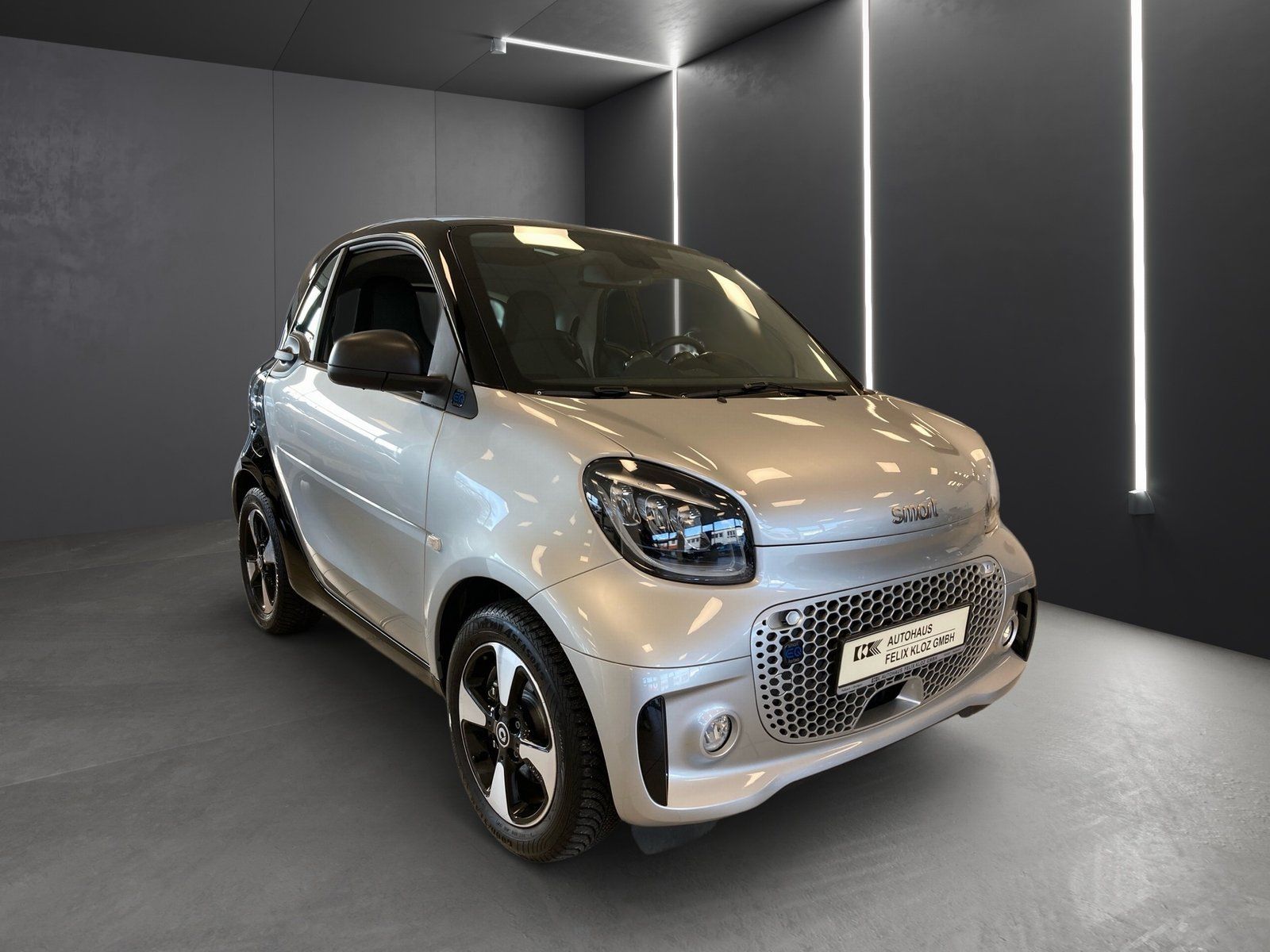 Fahrzeugabbildung Smart smart EQ fortwo Exclusive*Kamera*Media*LED*22kW*