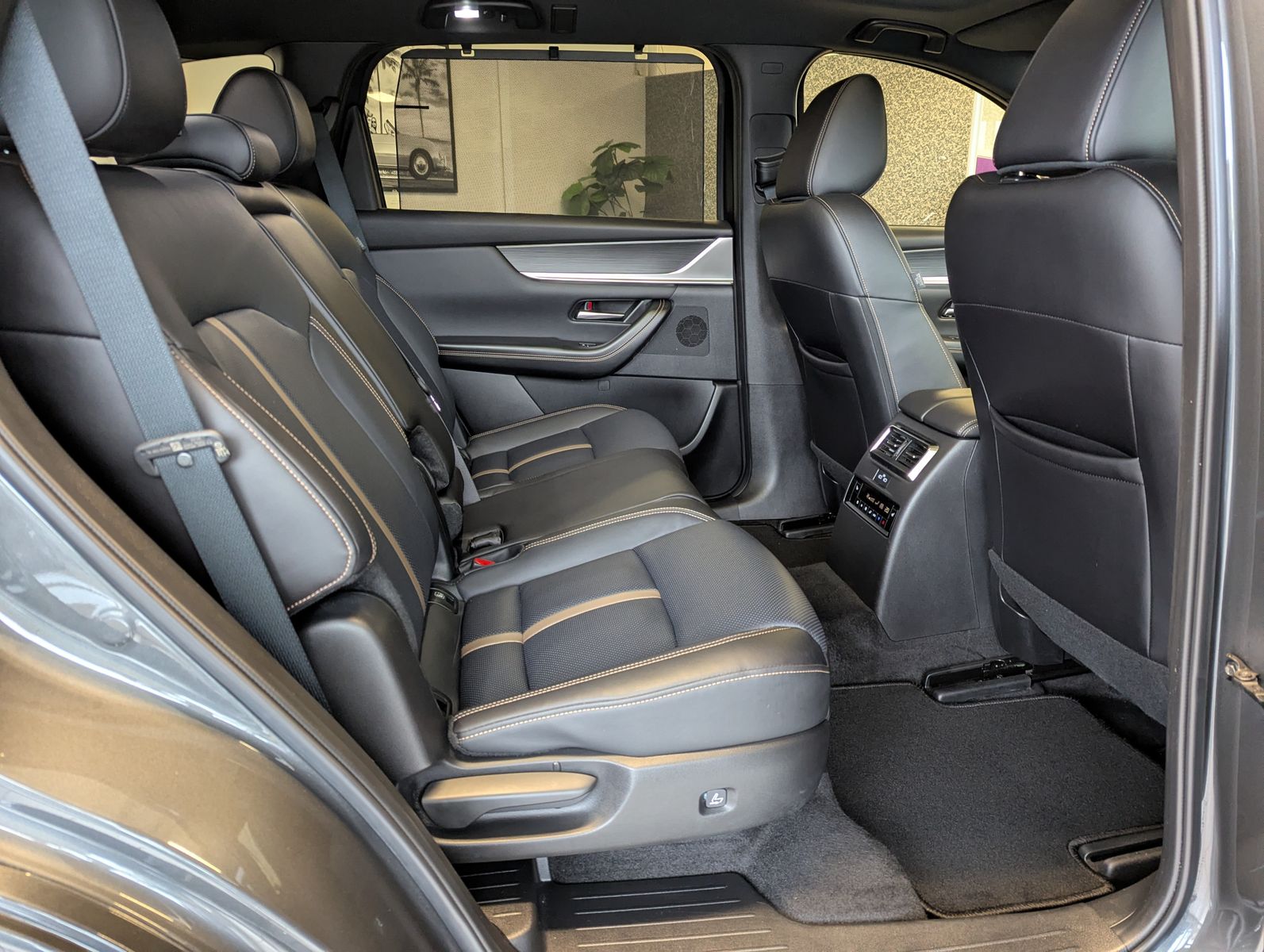 MAZDA CX-80 3.3L E-SKYACTIV D 254 HOMURA+ 7-Sitze Pano - Image 17