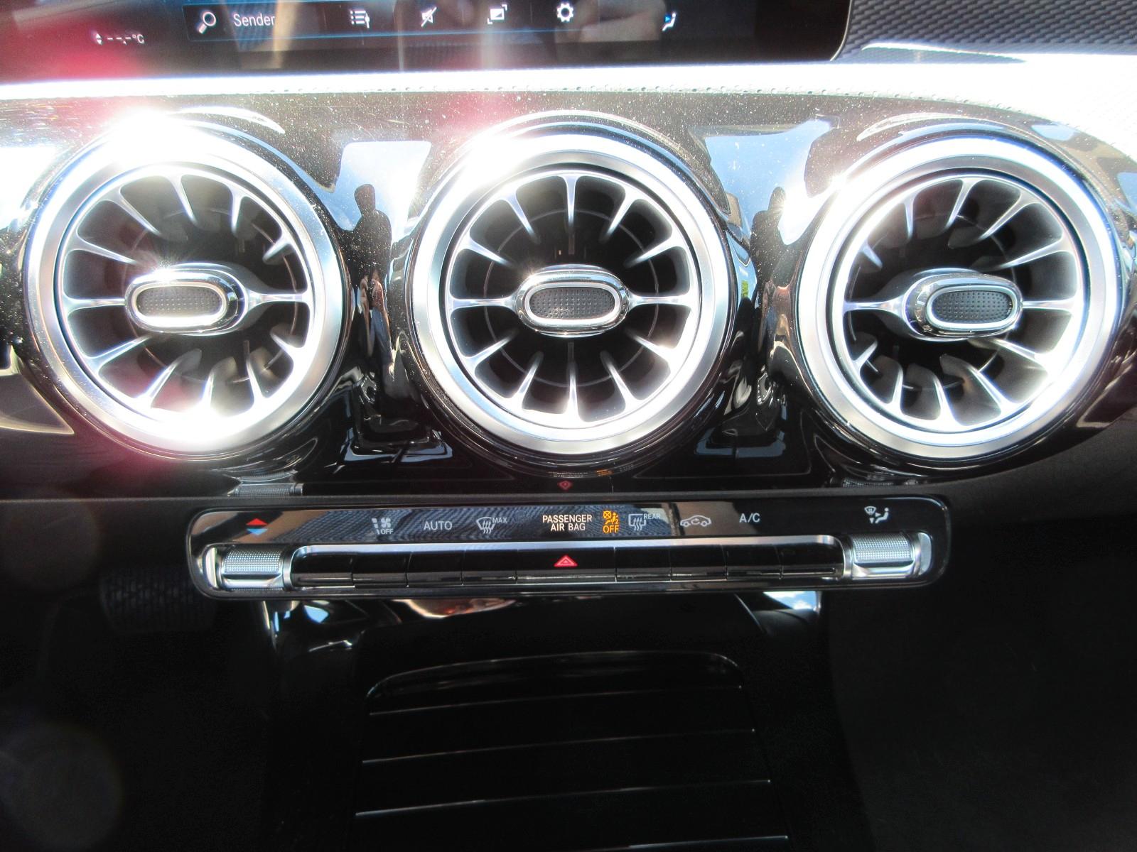 Mercedes-Benz A 180 Progressive 7G LED Navi Kamera CarPl. Ambi
