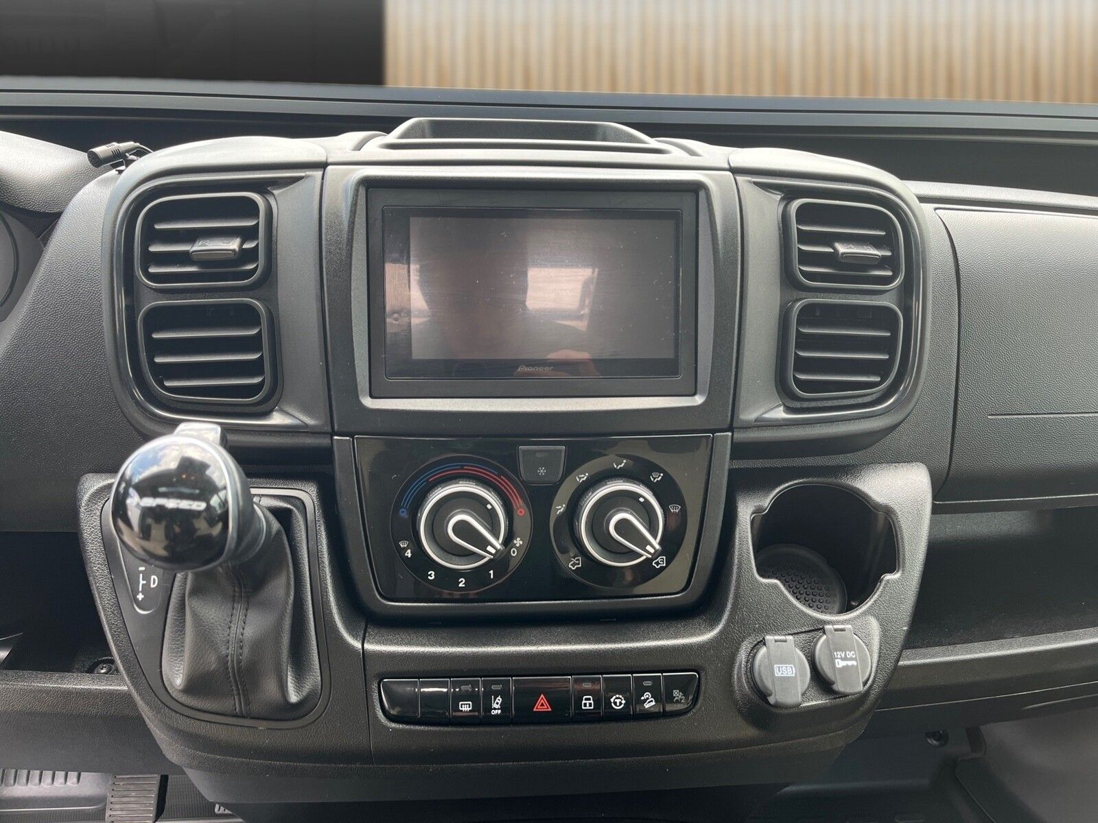 Fahrzeugabbildung Chausson Van Sport Line V697 Automatik AHK Wechselrichter