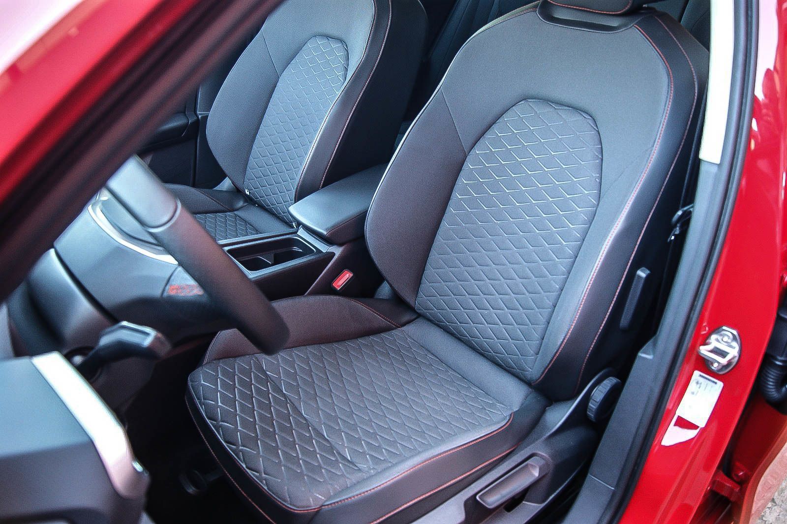 Fahrzeugabbildung SEAT Leon Sportstourer 1.5 FR VIRTUAL KAMERA ACC LED