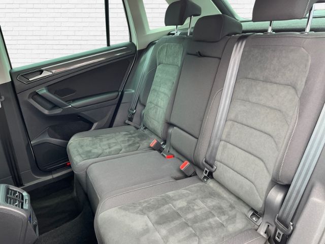 Fahrzeugabbildung Volkswagen Tiguan R-line 4MOTION 2,0 l TSI DSG Highline LED