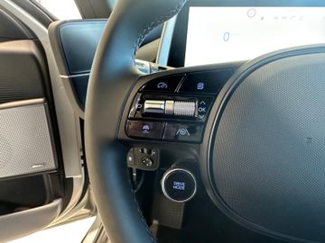 Fahrzeugabbildung Hyundai IONIQ 6 2WD 77,4 kWh 229 PS UNIQ-Paket