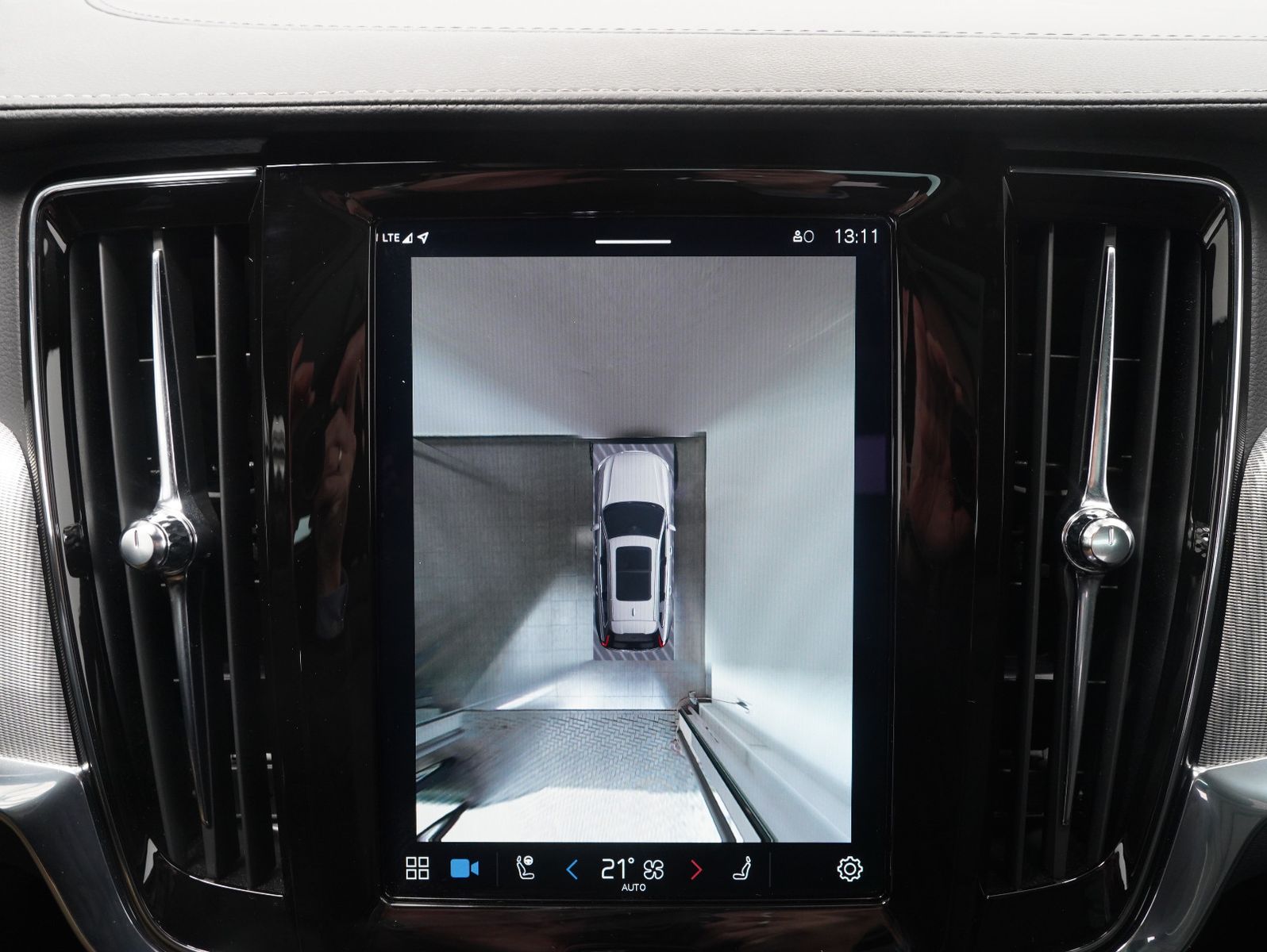 Fahrzeugabbildung Volvo V90 T6 AWD Recharge Plug-In Plus Dark
