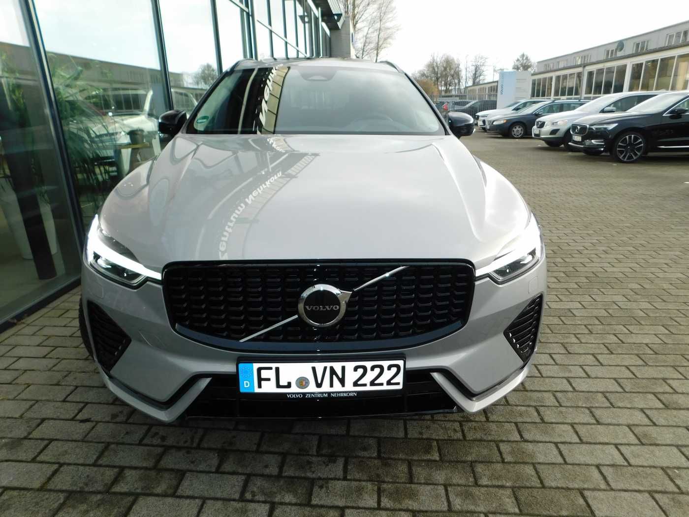 Fahrzeugabbildung Volvo XC60 B4 D Plus Dark 'Standheizung,Glasdach'