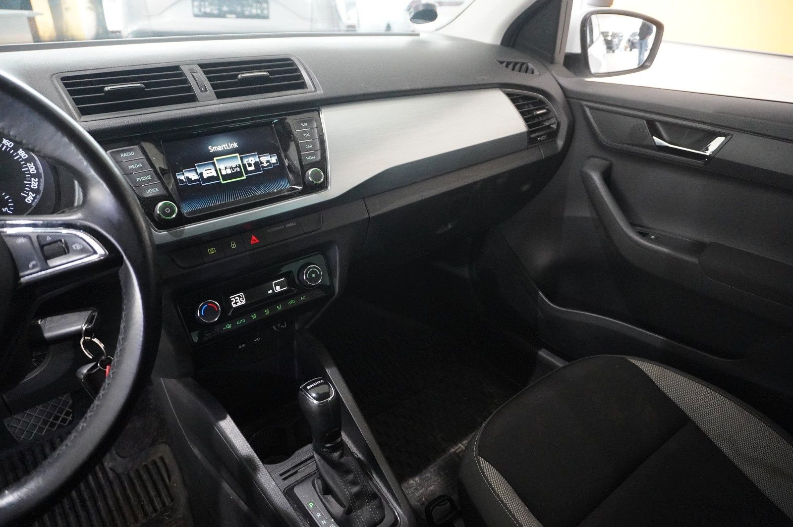 Fahrzeugabbildung SKODA Fabia Combi 1.4 TDI AMBITION DSG NAVI/LED/PDC