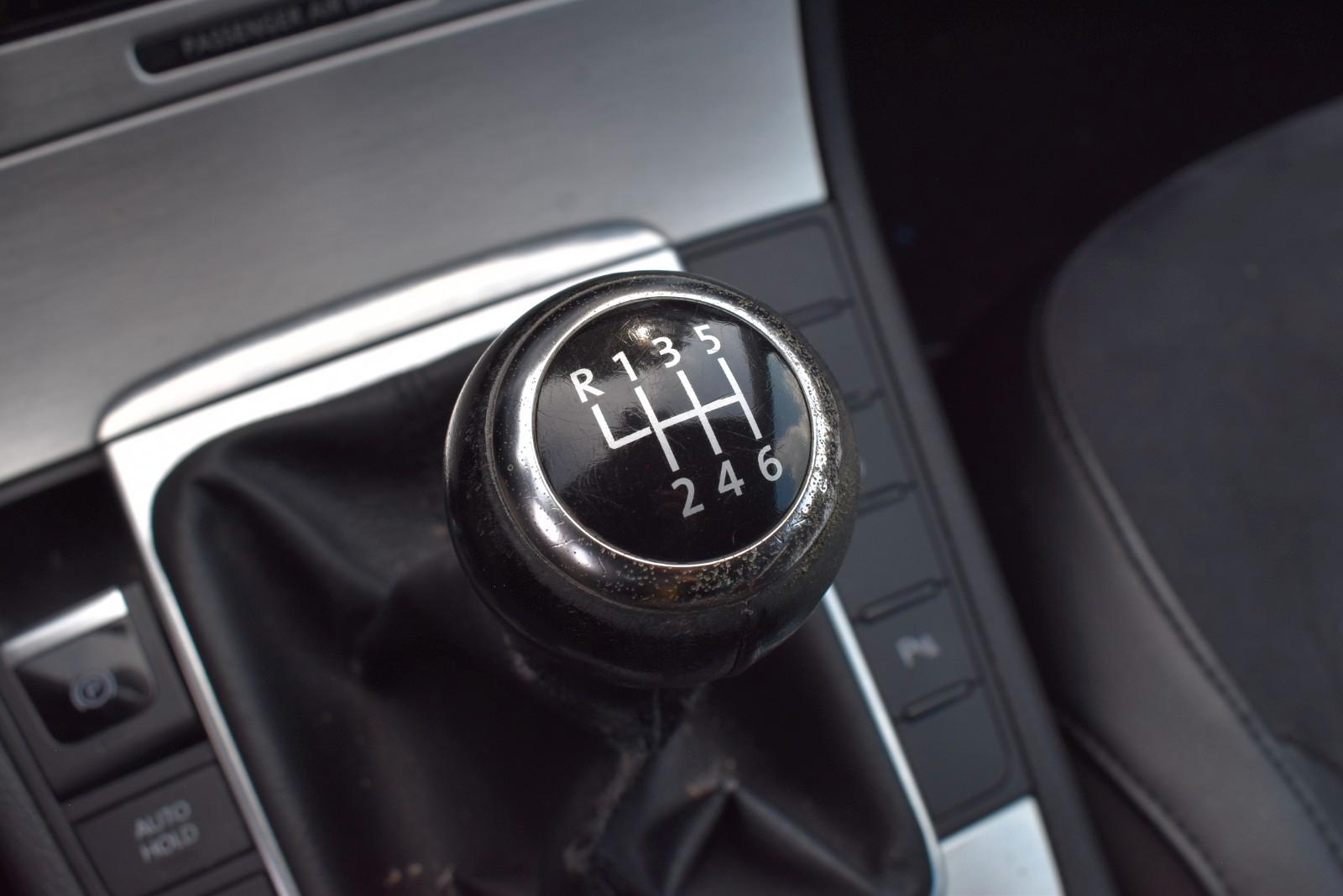 Volkswagen Passat 2011 — photo 14