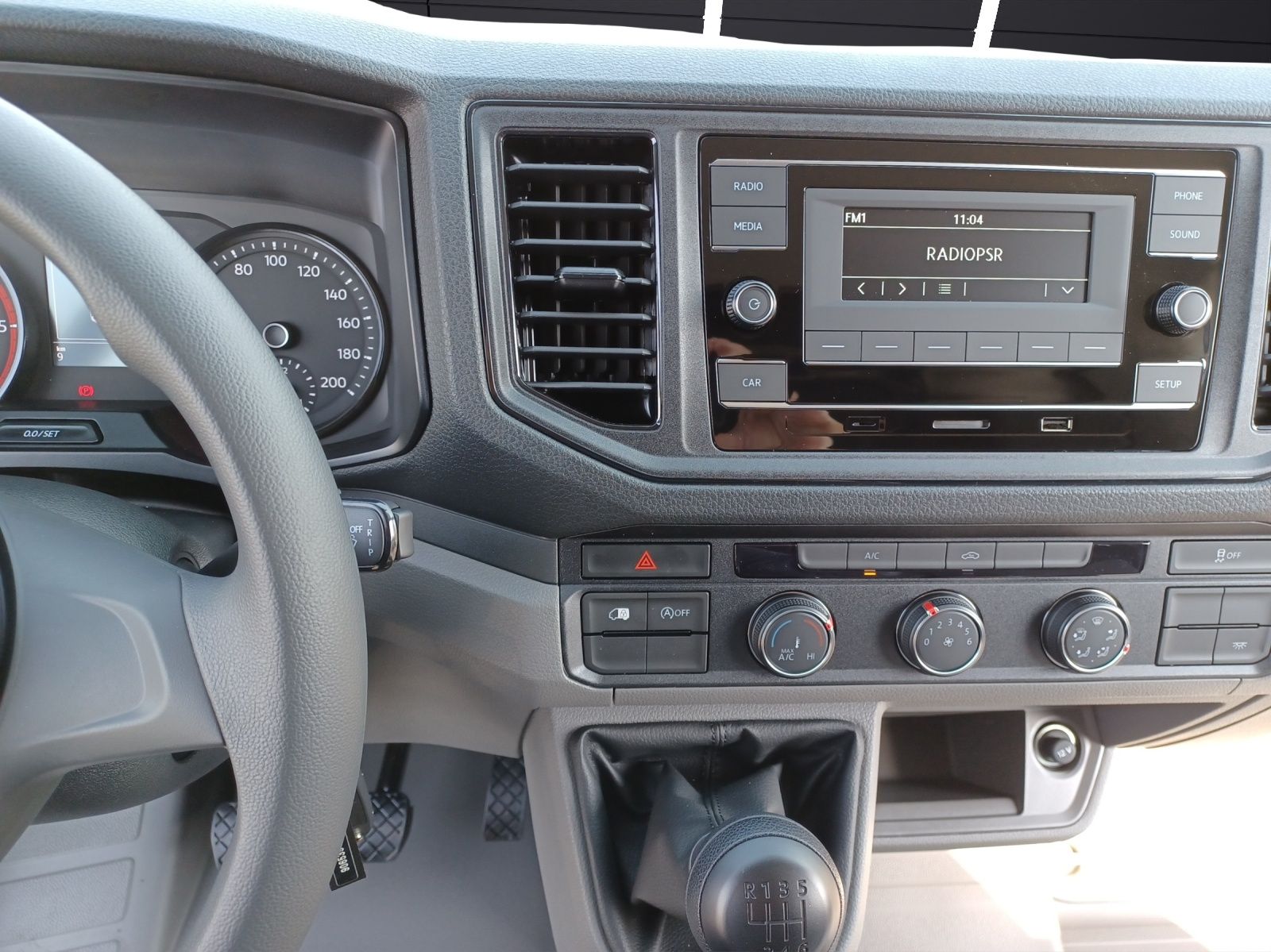 Fahrzeugabbildung Volkswagen Crafter Kasten 35 TDI MR KLIMA AHK RADIO HOLZFUS