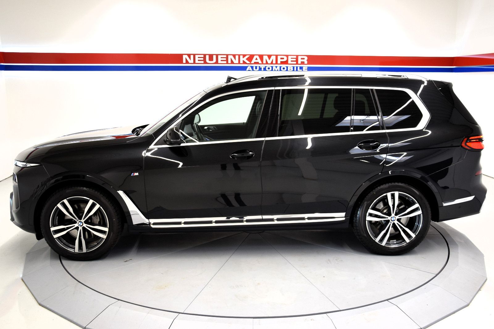 Fahrzeugabbildung BMW X7 xDr. 40d M Sport Facelift Pano Sitzlüft 7Sitz