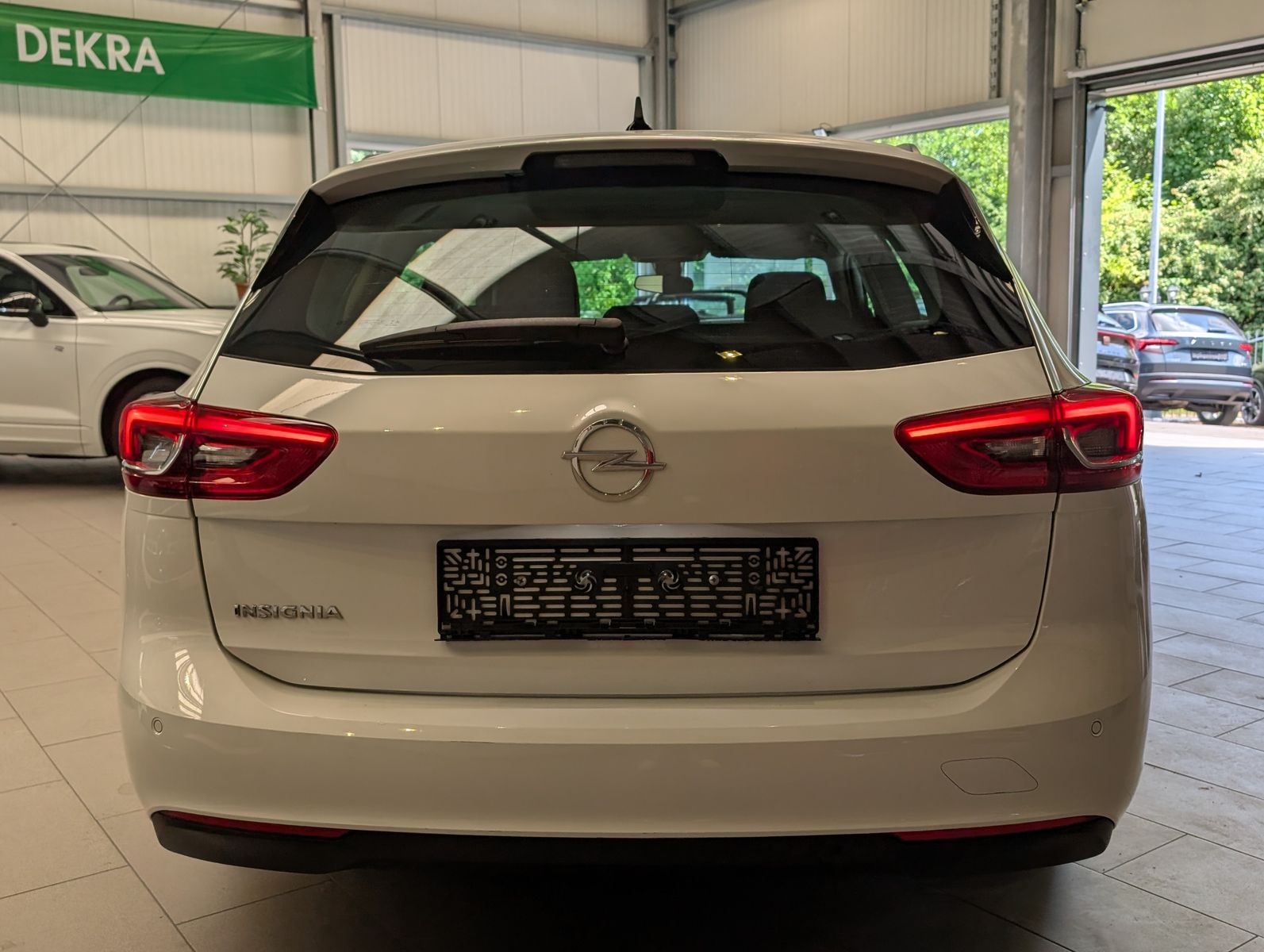 Fahrzeugabbildung Opel Insignia 1.6 CDTI Edition Tempomat PDC SHz AHK