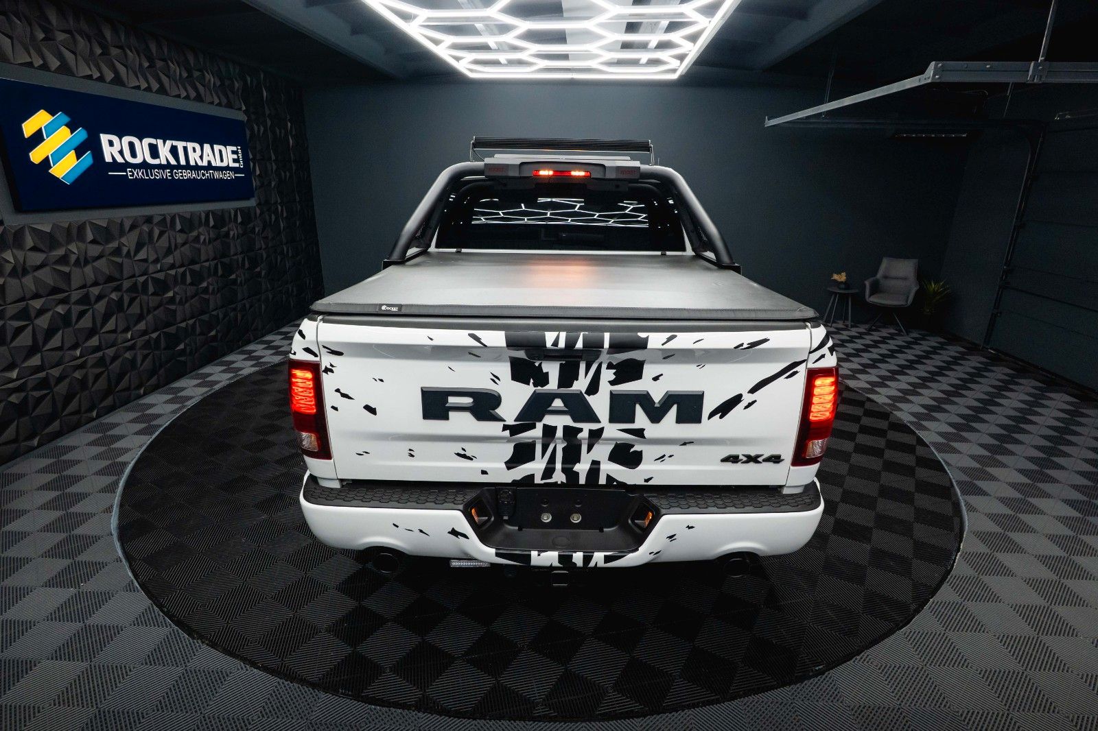 Fahrzeugabbildung Dodge RAM 5.7 V8 HEMI 4x4 OFFROAD Night-Paket *LED*AHK