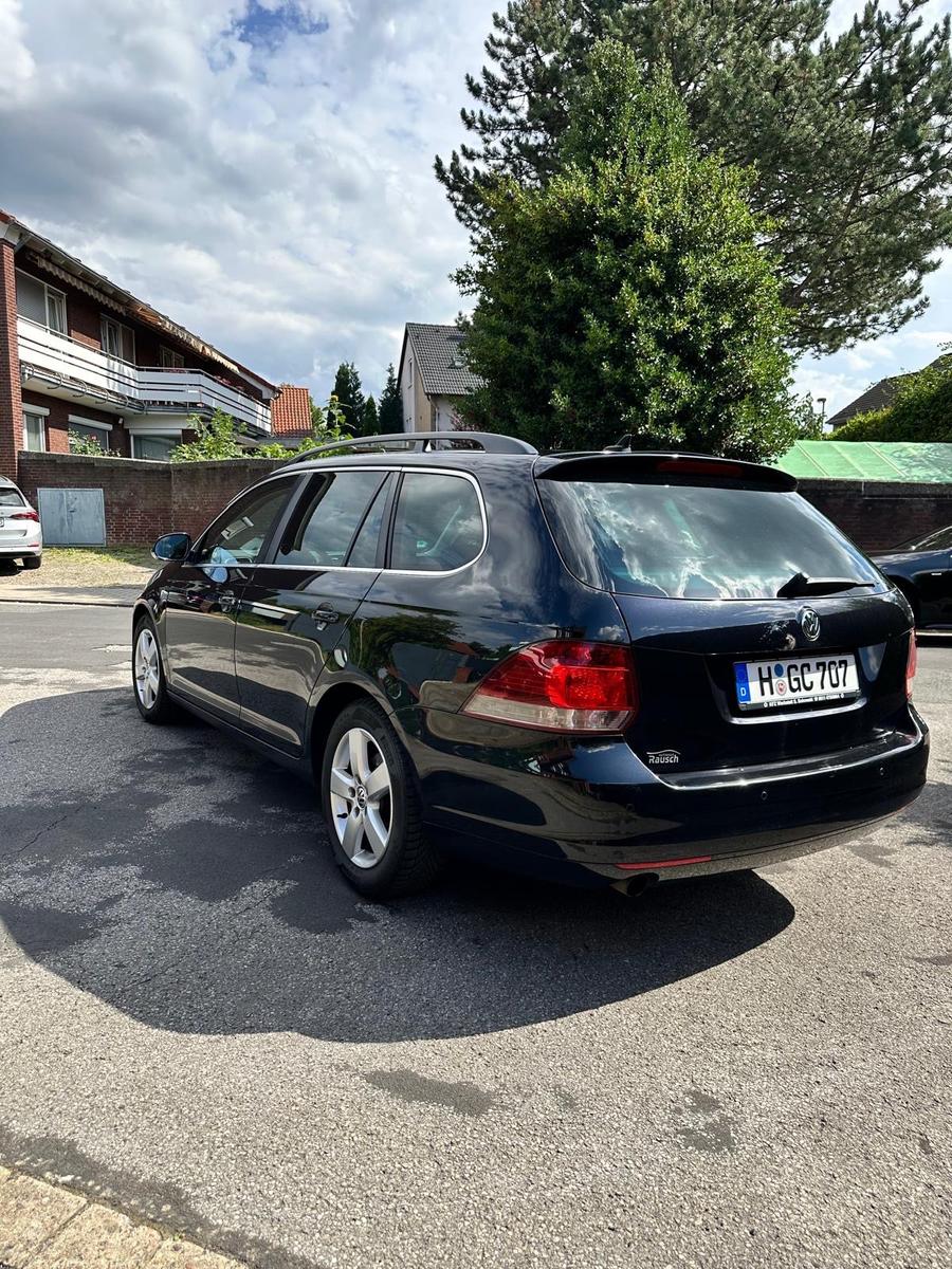 Volkswagen Golf 2012 — engine 1.598 cm³, 105 HP (77kW)
