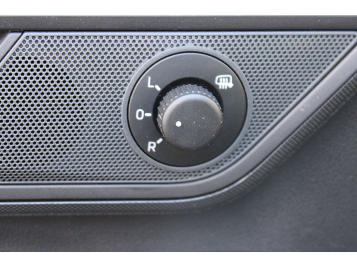 SKODA Fabia Combi Ambition 1.0 TSI DSG ACC LED DAB RFK - Image 13