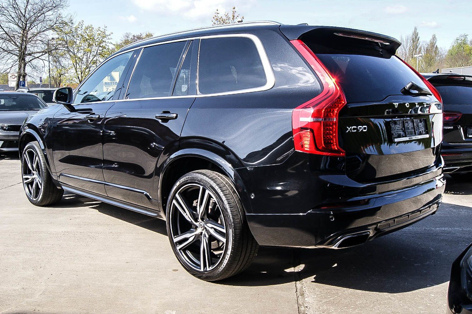 Fahrzeugabbildung Volvo XC90 T8 Hybrid R-DESIGN AWD 22-ZOLL STANDHEIZUNG