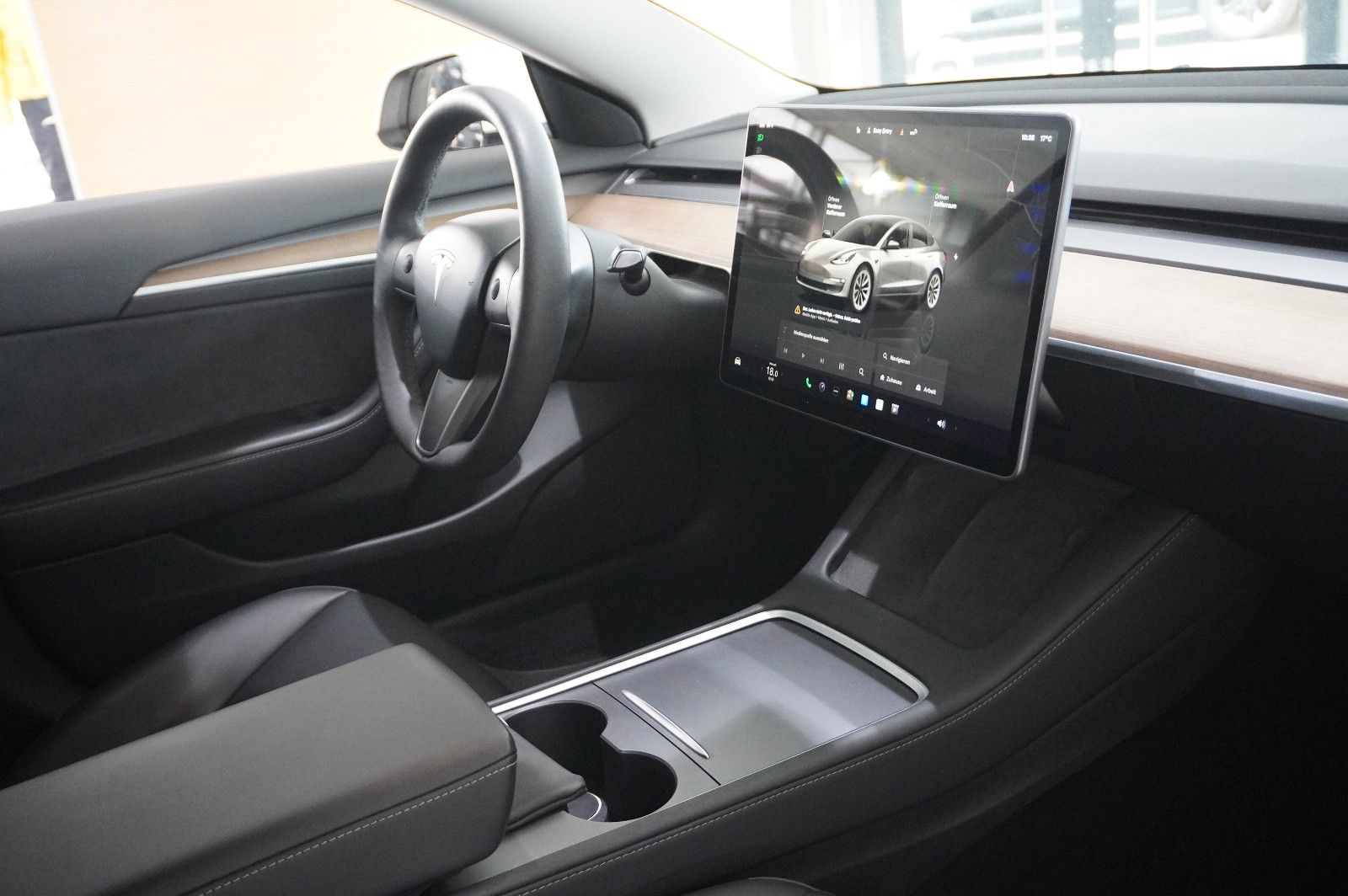 Fahrzeugabbildung Tesla Model 3 LONGRANGE DUAL-MOTOR NAVI/KAMERA/DAB/AMD