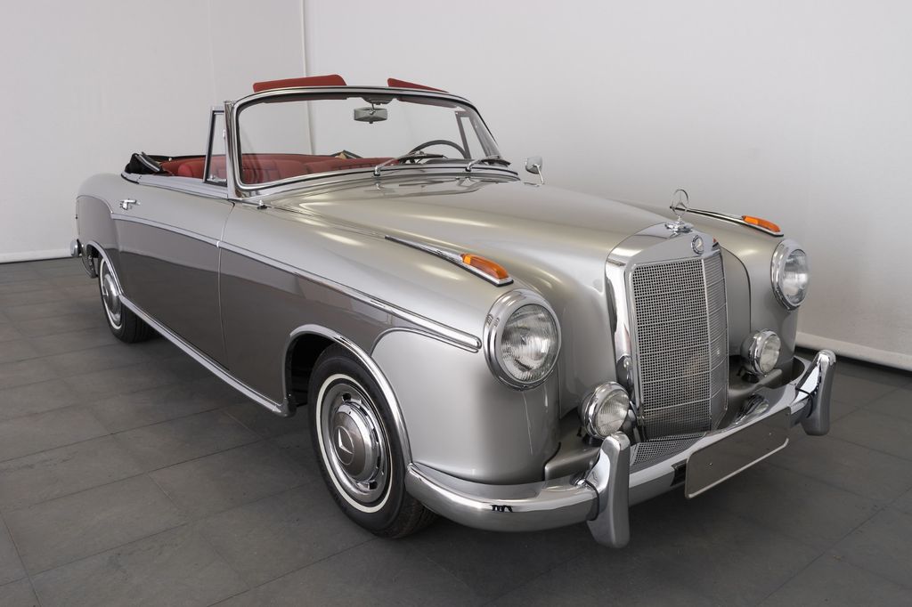 Mercedes-Benz 220