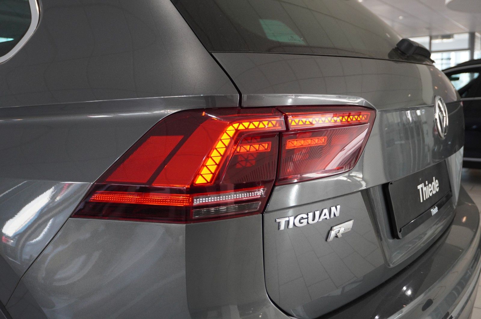 Fahrzeugabbildung Volkswagen Tiguan 2.0 TSI 4MOTION R-LINE NAVI/KAMERA/SH/AHK