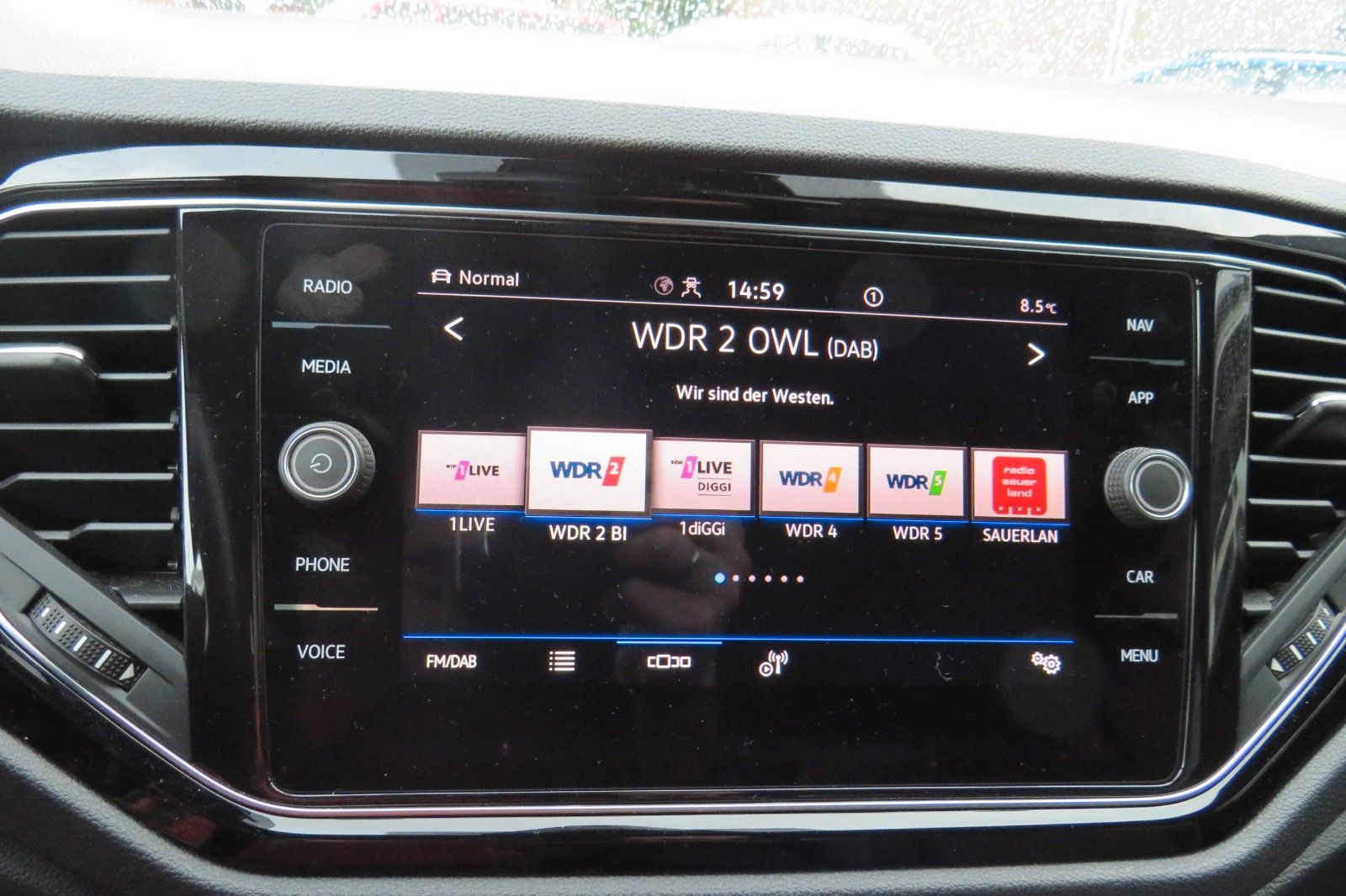 Fahrzeugabbildung Volkswagen T-Roc Sport DSG NAVI 18`SITZH. PDC DIGITAL-COCKP