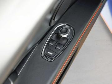 2019 Aston Martin DBS — миниатюра 27