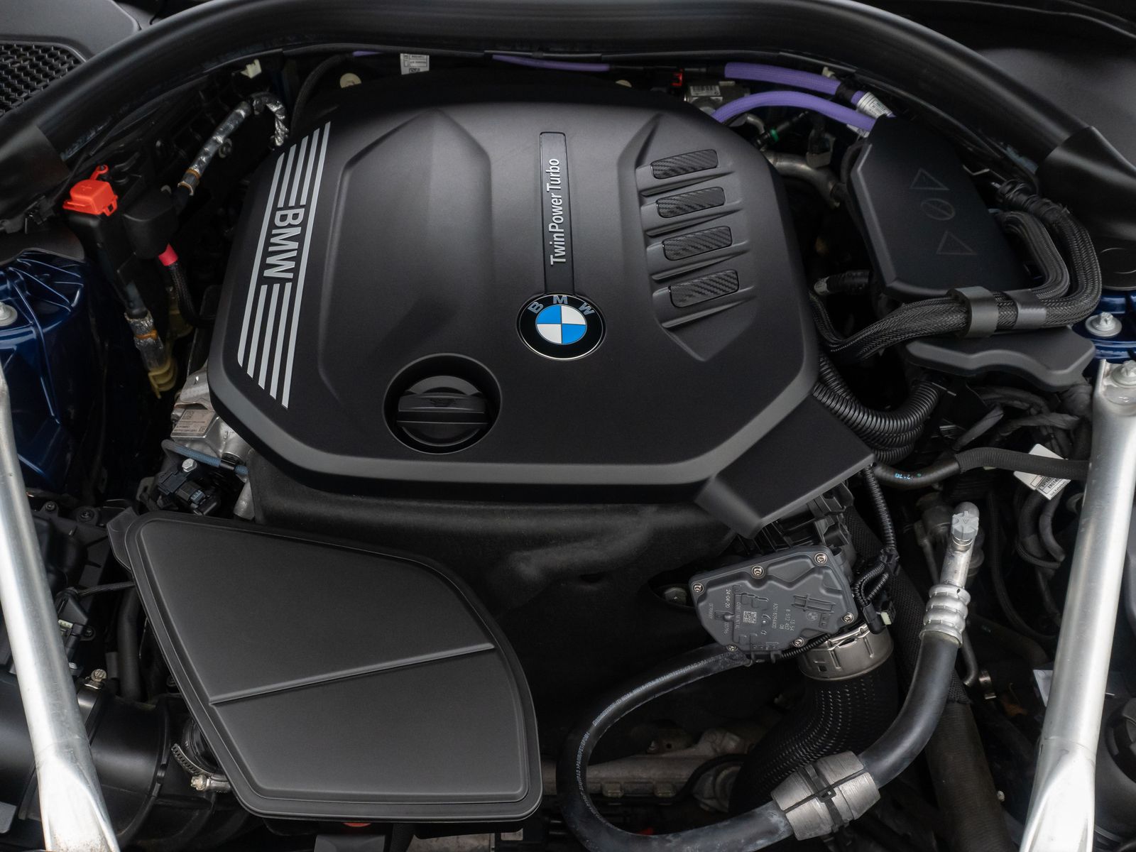 Fahrzeugabbildung BMW 520d Kamera DAB Stop&Go AHK Alarm Fernlichtassis