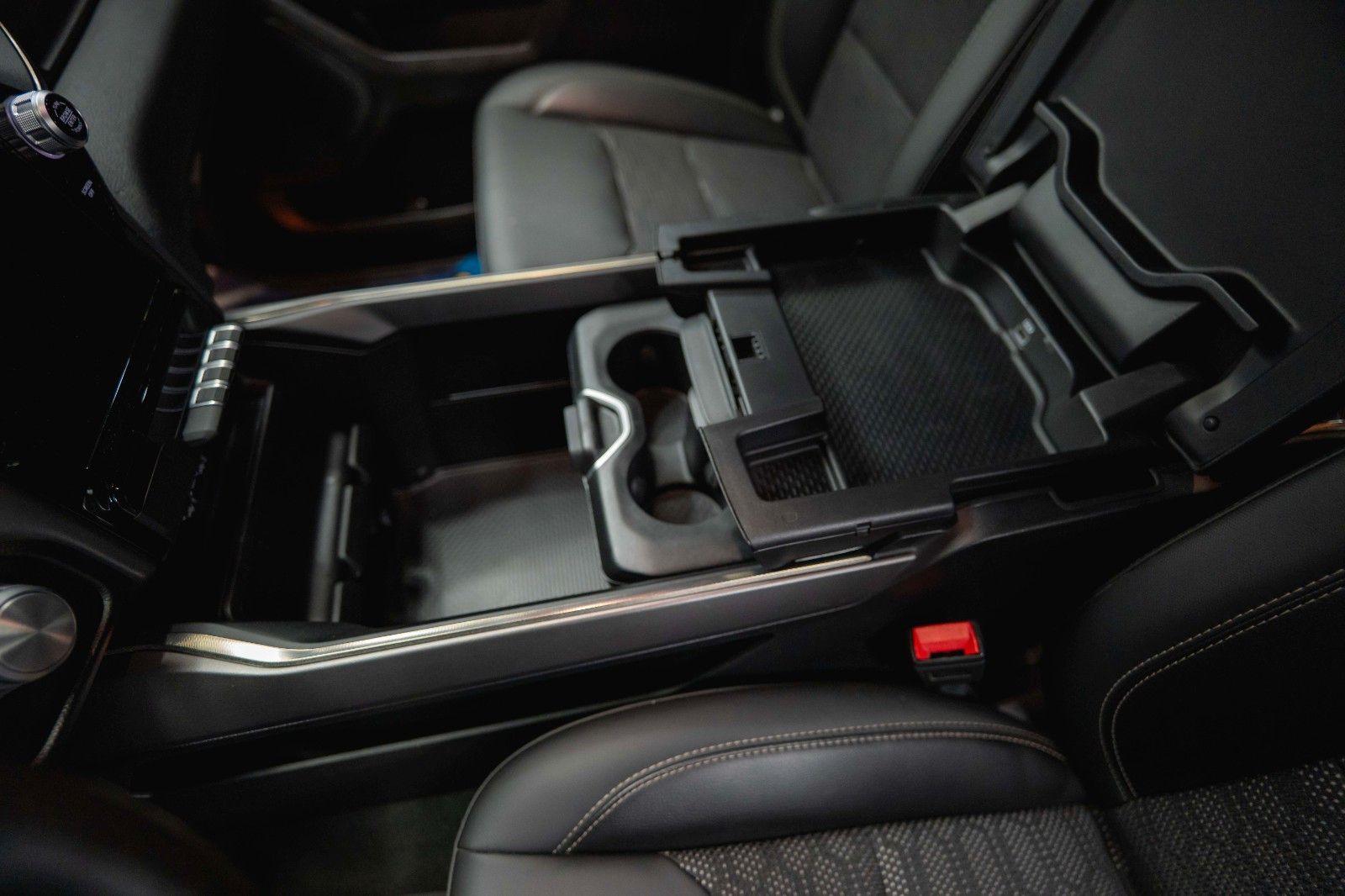 Fahrzeugabbildung Dodge RAM 5.7 V8 HEMI 4x4 OFFROAD Night-Paket *LED*19%