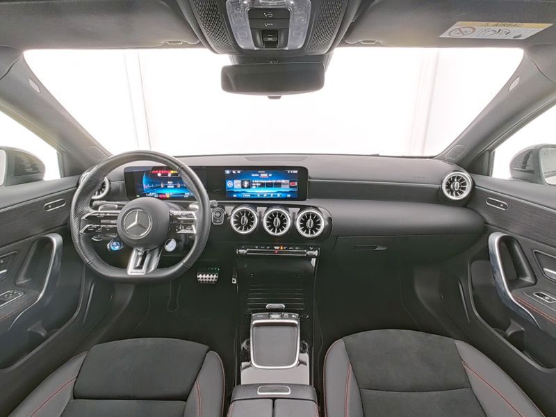 Fahrzeugabbildung Mercedes-Benz AMG A 35 4M NIGHT+AHK+PANO+MULTIBEAM+19''+AMBIEN