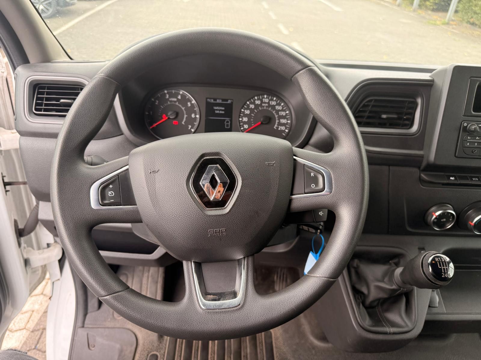 Fahrzeugabbildung Renault MasterIII Kasten L1H2 HKa 3,5t/1.HAND/SCHECKHEFT