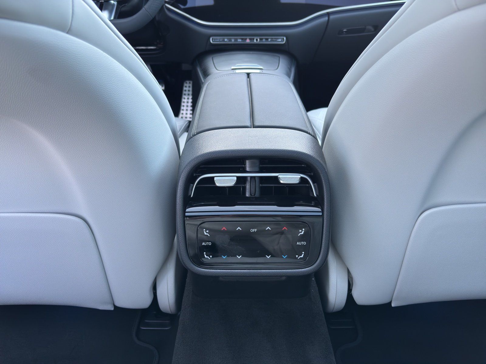 Fahrzeugabbildung Mercedes-Benz E 450 d 4M T AMG *VOLL* BURM-4D DIGLIGHT HEAD-UP