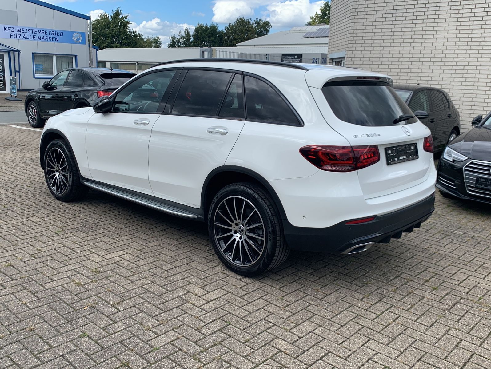 Mercedes-Benz GLC 300 e 4M AMG Pano 360 Memo Night Keyless imagem 3