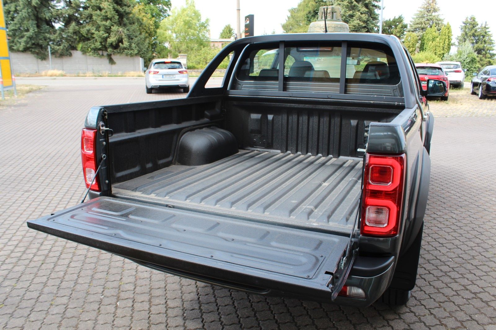 Fahrzeugabbildung JAC 8 Pro Pickup 4x4