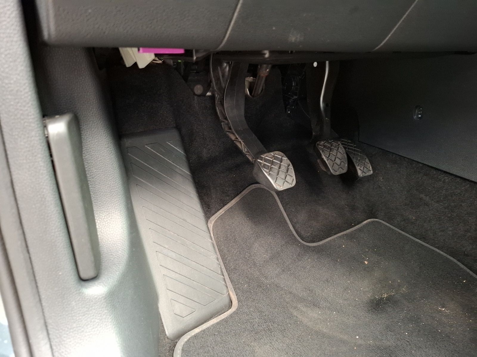 Fahrzeugabbildung SKODA Karoq TSI Ambition LED Navi GRA PDC SH LM