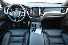 Fahrzeugabbildung Volvo XC60 B4 D AWD R-Design*STDHZG*360°*H&K*