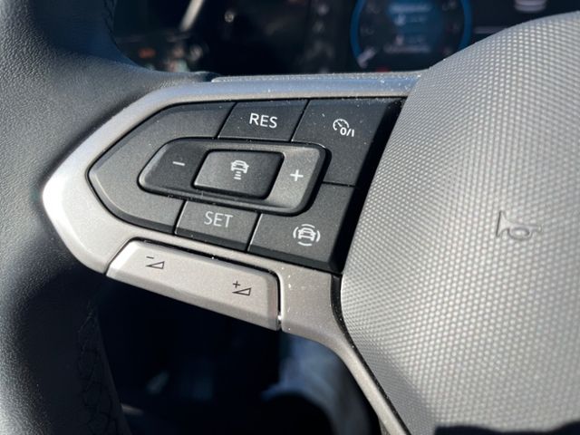 Fahrzeugabbildung Volkswagen Golf 1.0 TSI MOVE GJR NAVI ACC