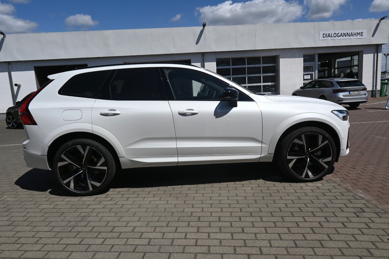 Fahrzeugabbildung Volvo XC60 B5 AWD Ultra Black Edition*LUFT*360*ACC*AHK