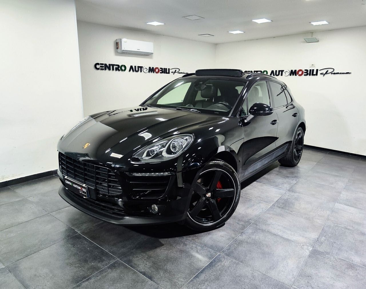 PORSCHE Macan