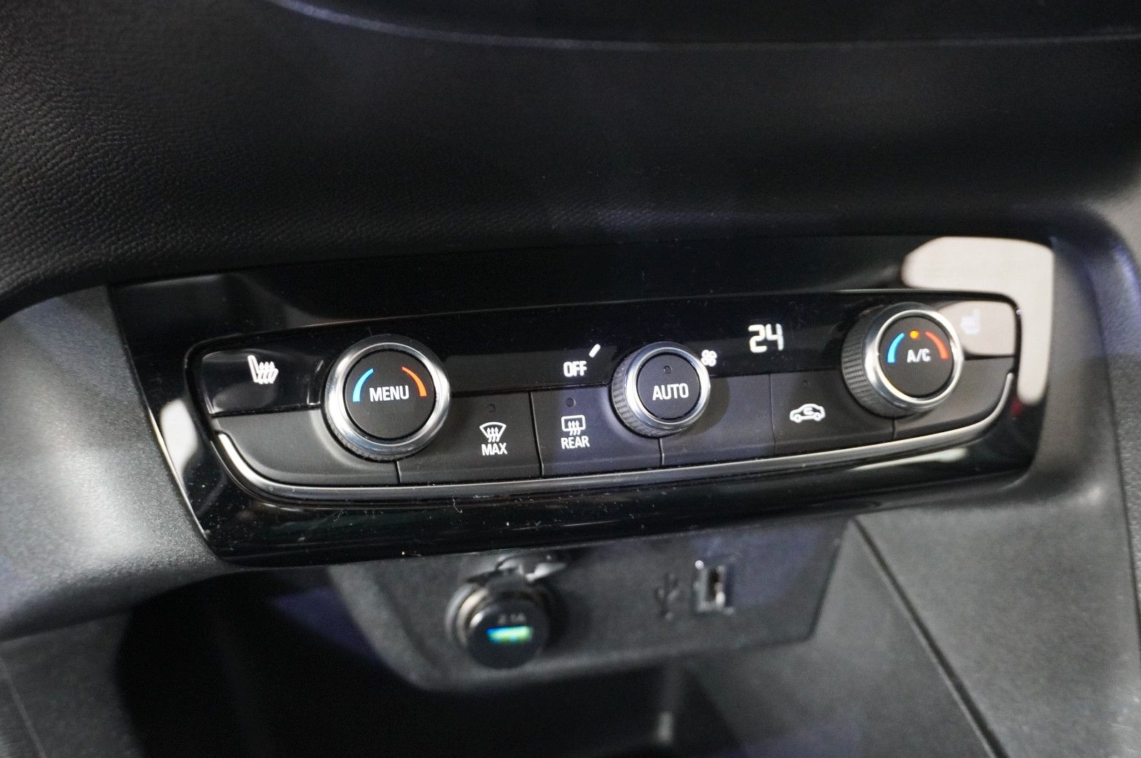 Fahrzeugabbildung Opel Corsa-e F EDITION 3-PHASIG NAVI/KAMERA/SHZ/DAB+