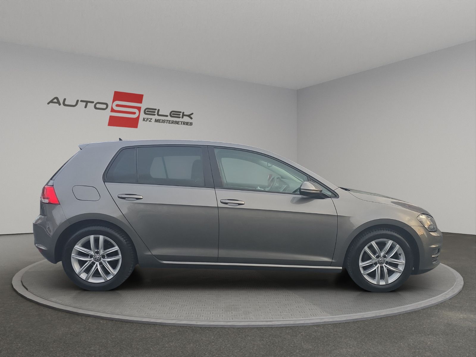 Fahrzeugabbildung Volkswagen Golf VII  Highline BMT/NAVi/PDC/XENON