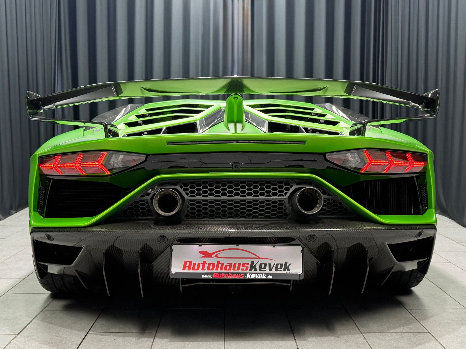 Fahrzeugabbildung Lamborghini Aventador SVJ | FULL CARBON|LIFT|SENSONUM|PPF|
