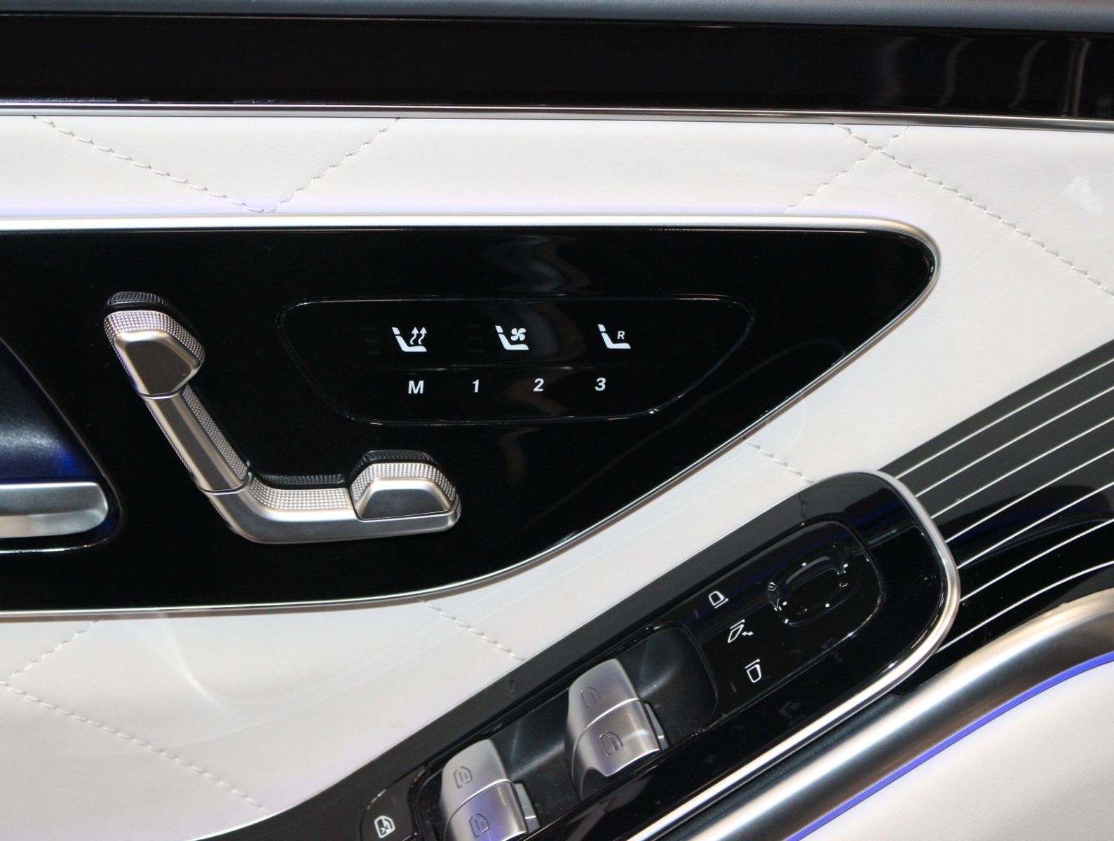 Fahrzeugabbildung Mercedes-Benz S 500L 4Matic AMG Line*Chauffeur*Executive*VOLL