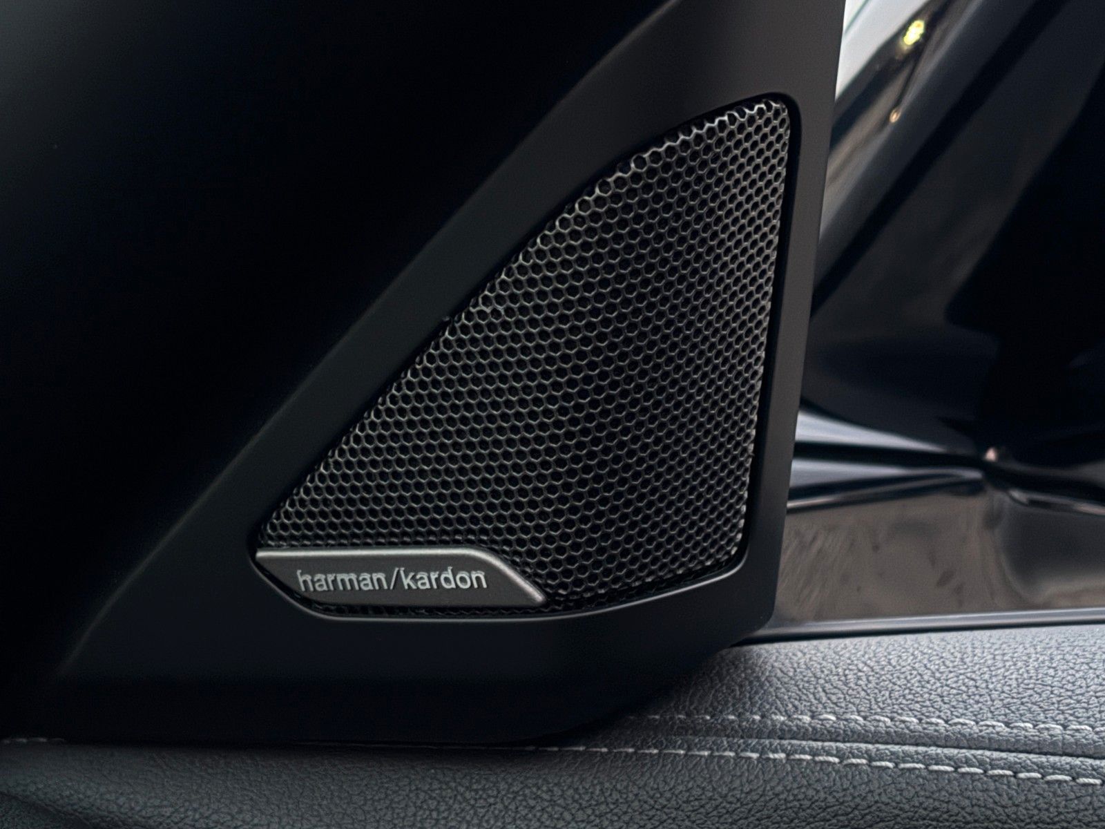 Fahrzeugabbildung BMW Z4 sDrive20i M Sport Anthrazit HUD ACC H&K LHZ