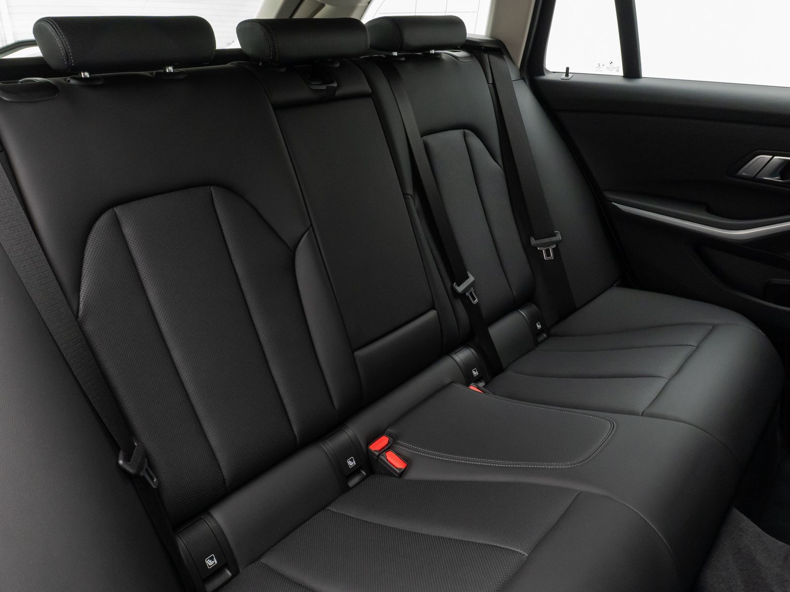 Fahrzeugabbildung BMW 318d DAB Leder PDC Geschwindigkeitsreg Sport LED