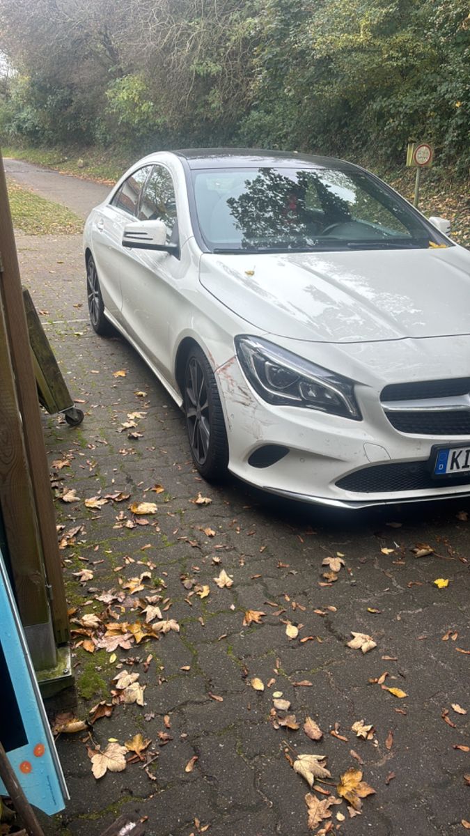 MERCEDES-BENZ CLA 180 d -