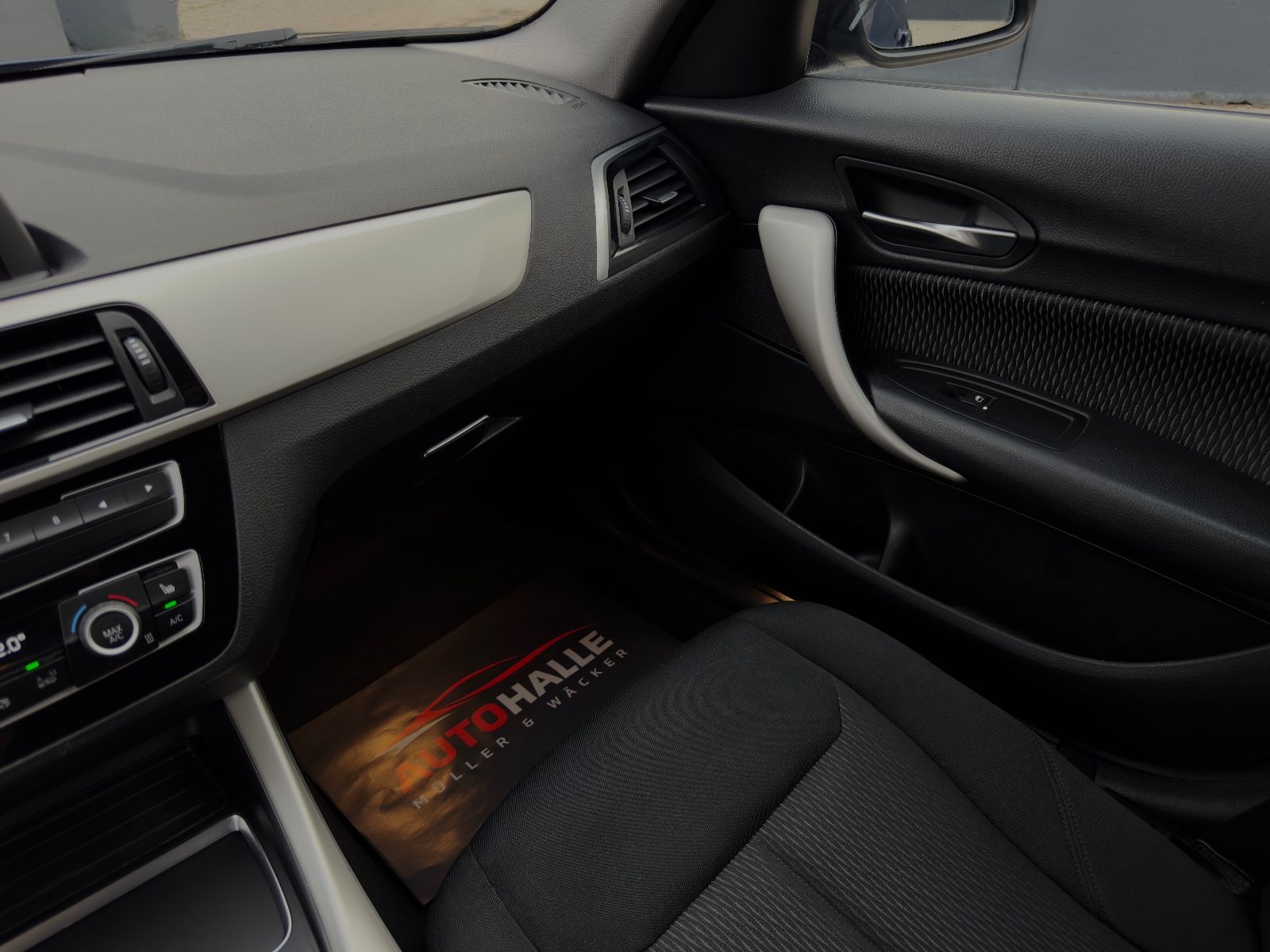 Fahrzeugabbildung BMW 118i Advantage SHZ PDC Temp. Lim. LED 2Z-Klima