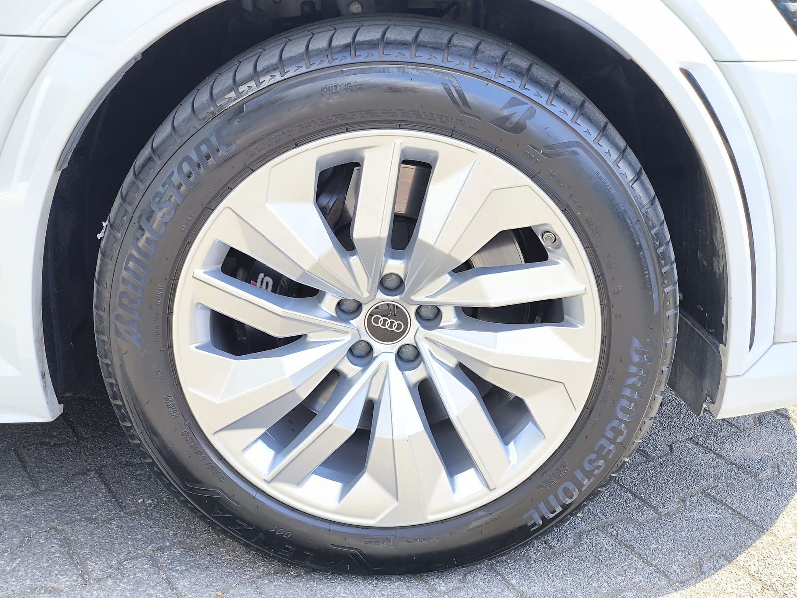 Fahrzeugabbildung Audi e-tron S LINE BLACK EDITION LED+SHZ+KAM+B&O+ACC+