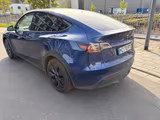 Tesla Model Y Hinterradantrieb - - blaue Tesla Model Y